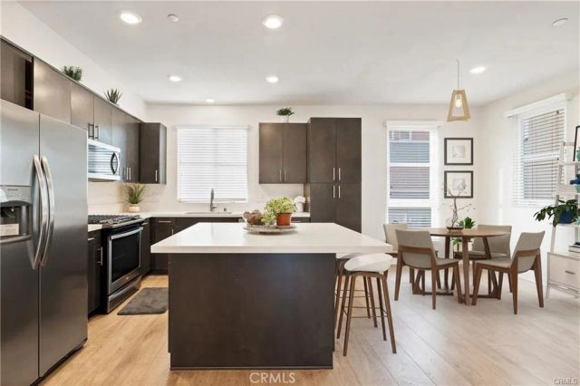 2700 E Chaucer 14, Los Angeles, CA 90065