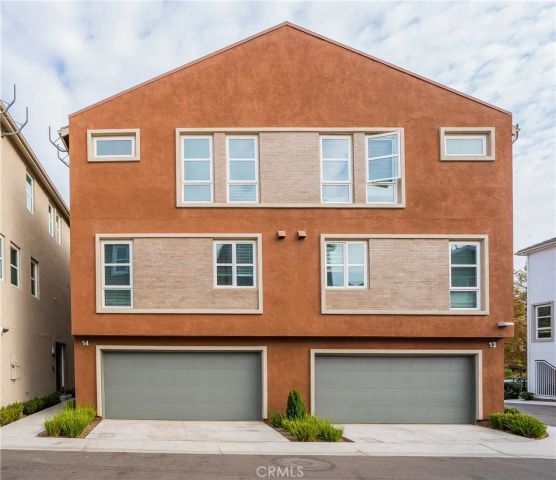 2700 E Chaucer 14, Los Angeles, CA 90065