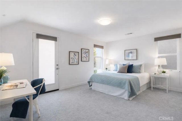 2700 E Chaucer 14, Los Angeles, CA 90065