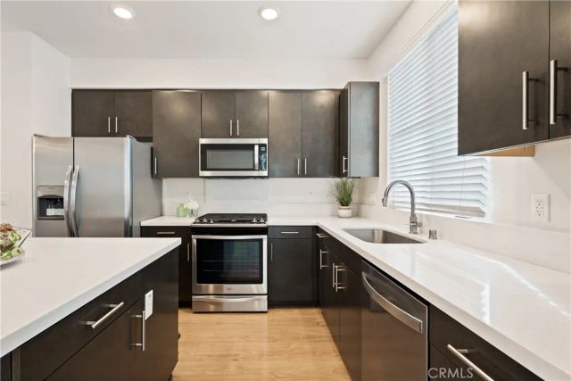 2700 E Chaucer 14, Los Angeles, CA 90065