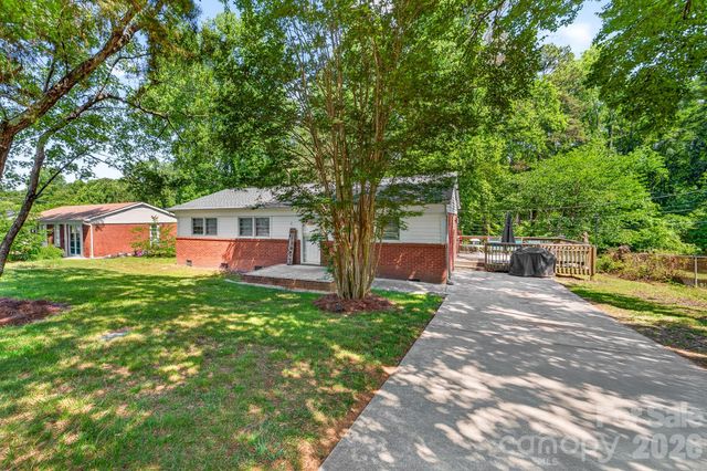 402 Wooddale Drive, Dallas, NC 28034