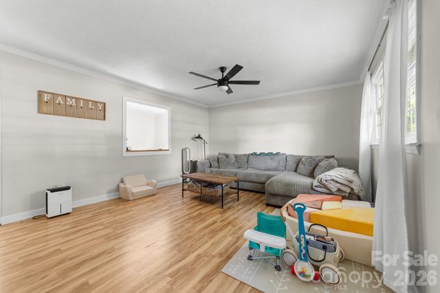 402 Wooddale Drive, Dallas, NC 28034