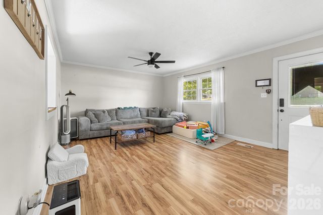 402 Wooddale Drive, Dallas, NC 28034