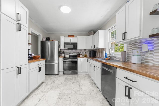 402 Wooddale Drive, Dallas, NC 28034
