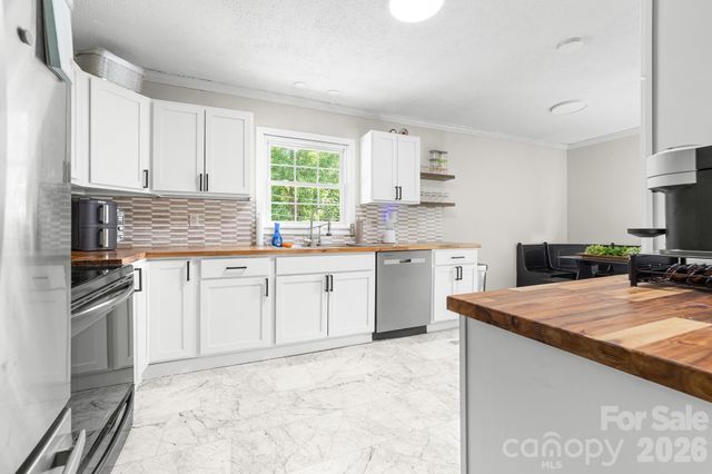 402 Wooddale Drive, Dallas, NC 28034