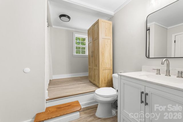 402 Wooddale Drive, Dallas, NC 28034