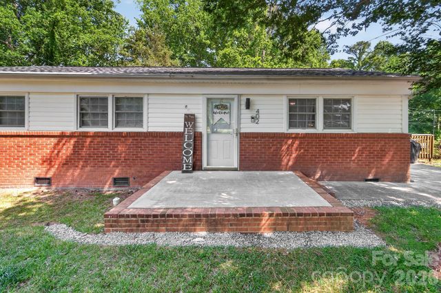 402 Wooddale Drive, Dallas, NC 28034