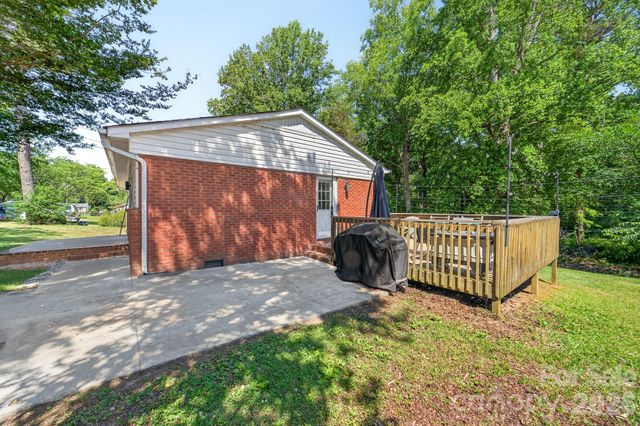 402 Wooddale Drive, Dallas, NC 28034