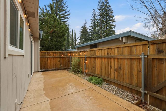 5274 Lake Knoll Ln, Fair Oaks, CA 95628