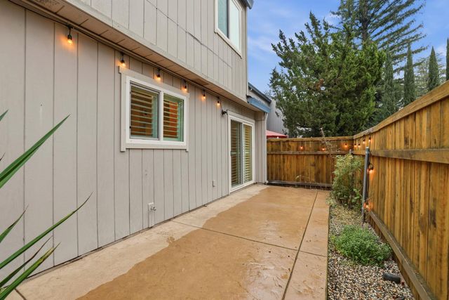 5274 Lake Knoll Ln, Fair Oaks, CA 95628