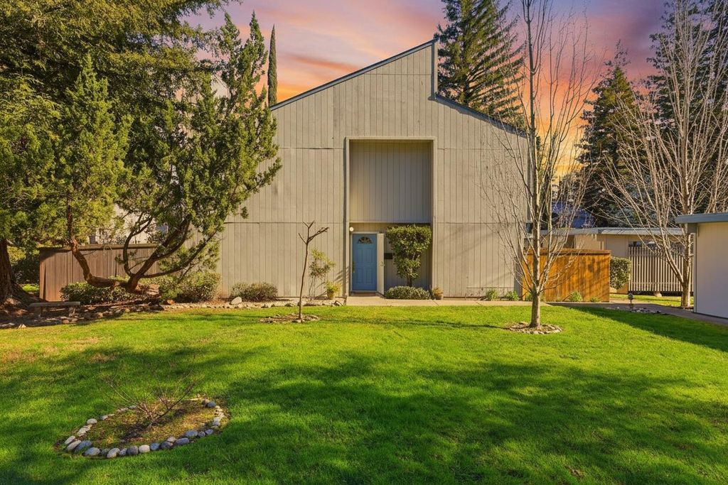 5274 Lake Knoll Ln, Fair Oaks, CA 95628