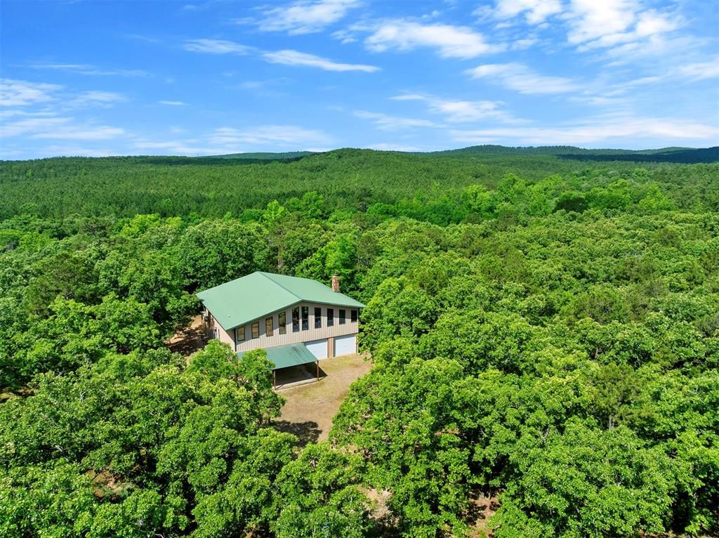 Image 1 of property listing at 995 Hidden Oaks Trail, Broken Bow, OK 74728