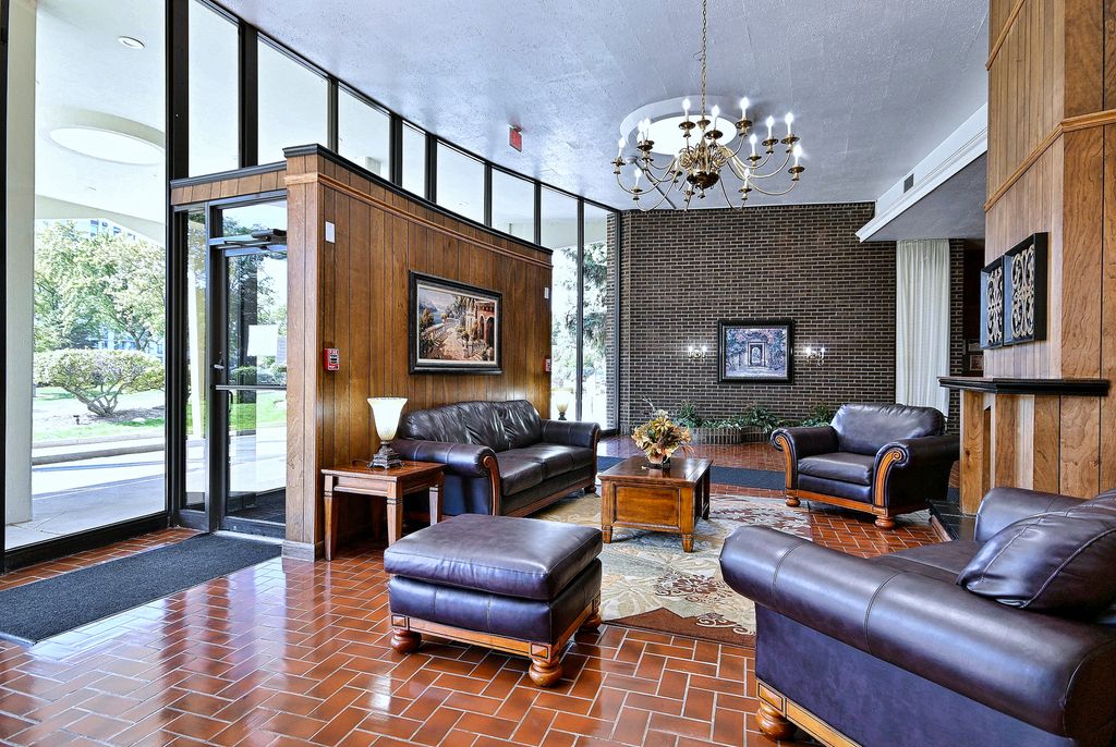 40 N Tower Road 7H, Oak Brook, IL 60523 — photo 5