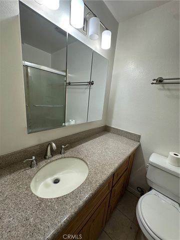 15031 Chatsworth 22, San Fernando, CA 91345