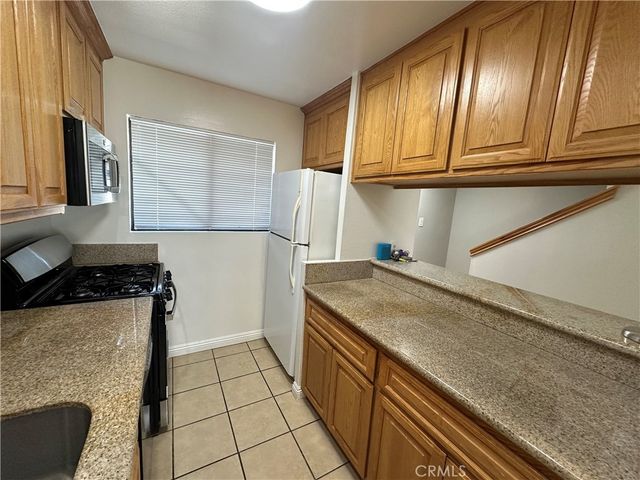 15031 Chatsworth 22, San Fernando, CA 91345