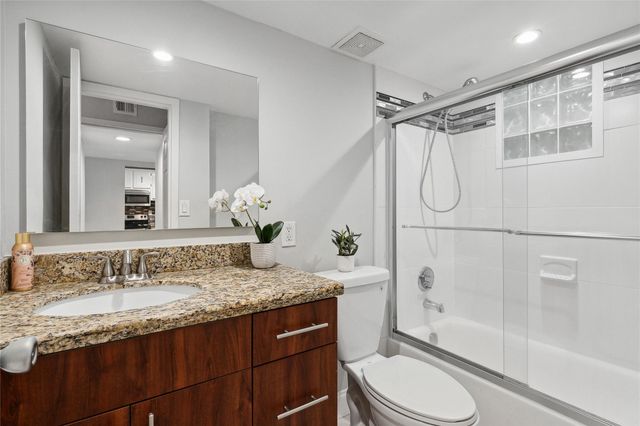 485 N Pine Island Road 105A, Plantation, FL 33324