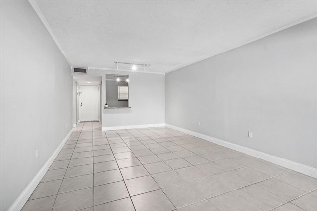 485 N Pine Island Road 105A, Plantation, FL 33324