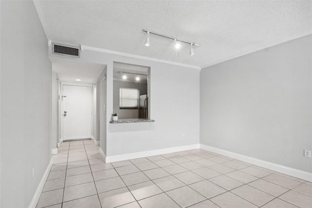 485 N Pine Island Road 105A, Plantation, FL 33324