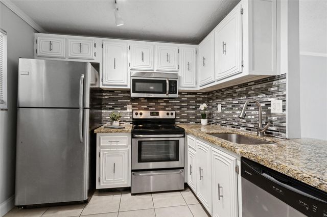 485 N Pine Island Road 105A, Plantation, FL 33324