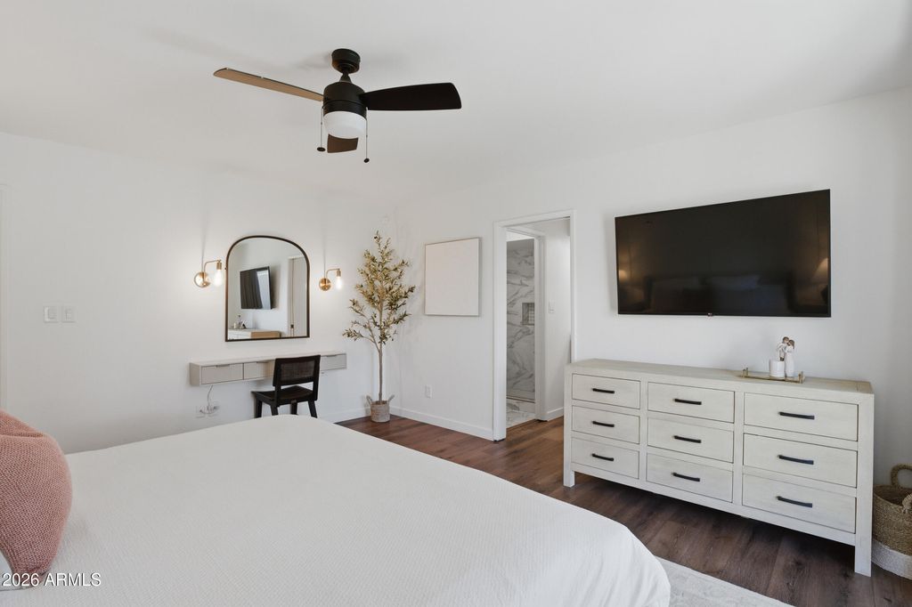 Image 16 of property listing at 7755 E ROSE Lane E, Scottsdale, AZ 85250