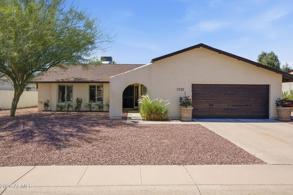 Image 2 of property listing at 7755 E ROSE Lane E, Scottsdale, AZ 85250