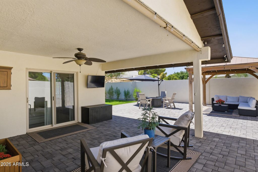 Image 22 of property listing at 7755 E ROSE Lane E, Scottsdale, AZ 85250