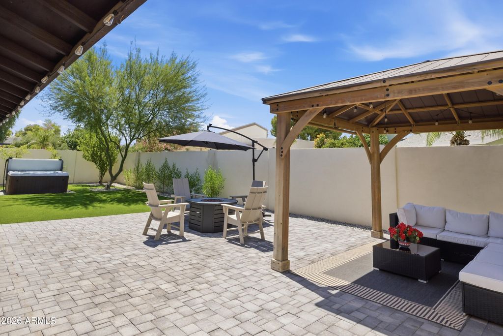 Image 24 of property listing at 7755 E ROSE Lane E, Scottsdale, AZ 85250