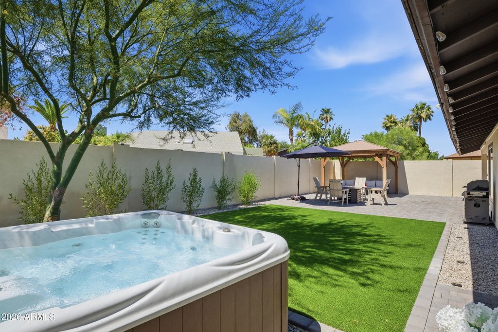 Image 26 of property listing at 7755 E ROSE Lane E, Scottsdale, AZ 85250