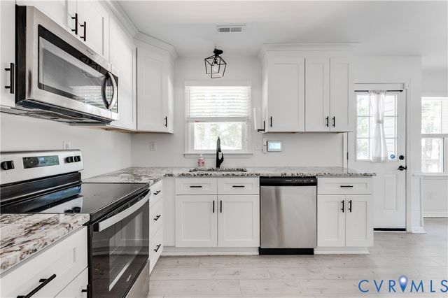 10008 Brittonwood Dr, North Chesterfield, VA 23237