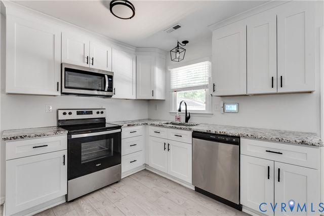 10008 Brittonwood Dr, North Chesterfield, VA 23237