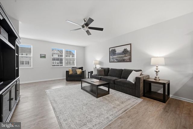 227 MAGELLAN DR, Martinsburg, WV 25404