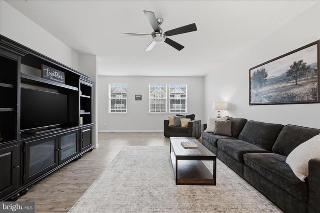 227 MAGELLAN DR, Martinsburg, WV 25404