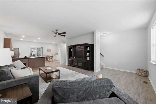 227 MAGELLAN DR, Martinsburg, WV 25404