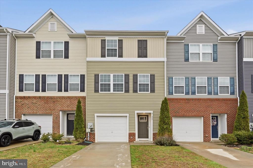 227 MAGELLAN DR, Martinsburg, WV 25404