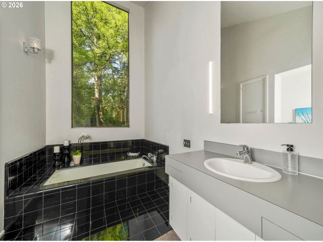 4298 RIVER Rd S, Salem, OR 97302