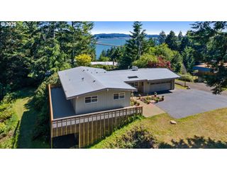 67315 FERN Ln, North Bend, OR 97459
