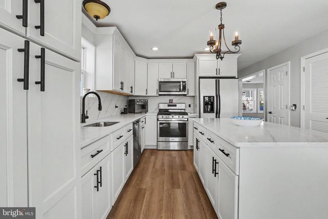 348 KINGFISHER RD, Tuckerton, NJ 08087