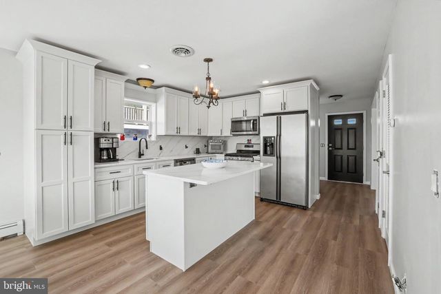 348 KINGFISHER RD, Tuckerton, NJ 08087