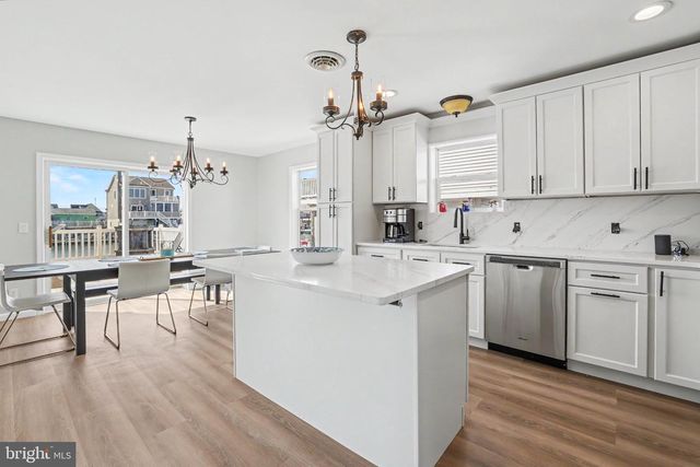 348 KINGFISHER RD, Tuckerton, NJ 08087