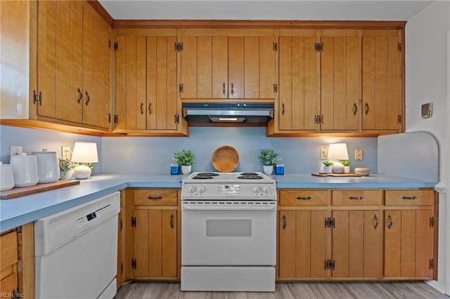 103 York Point DR, Seaford, VA 23696