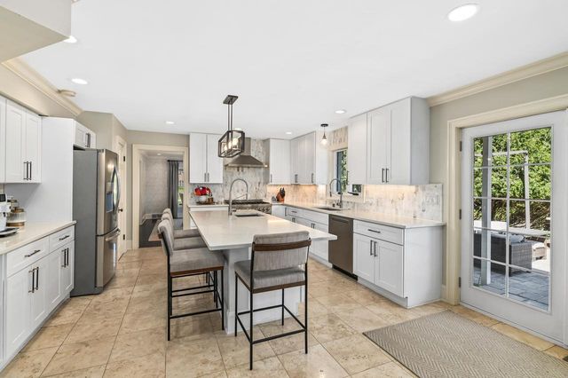 134 E Trillium COURT, Mequon, WI 53092