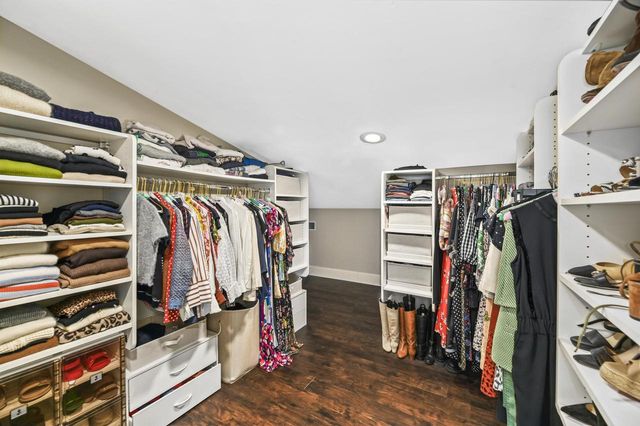 134 E Trillium COURT, Mequon, WI 53092