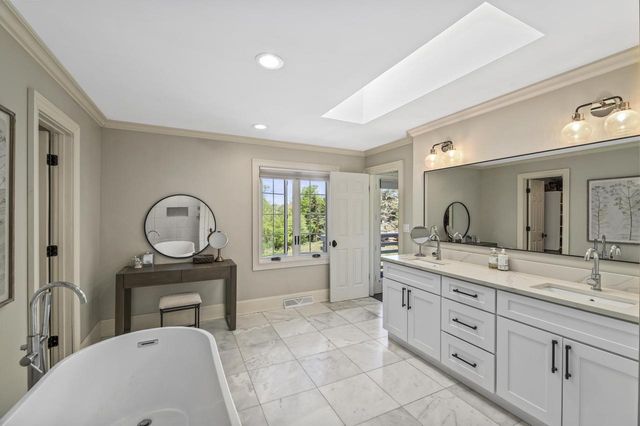 134 E Trillium COURT, Mequon, WI 53092