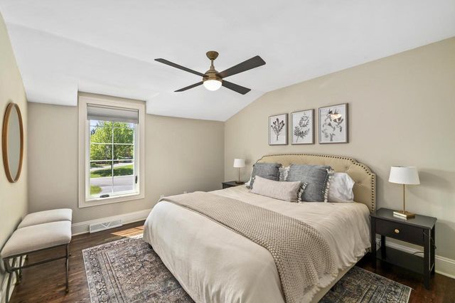 134 E Trillium COURT, Mequon, WI 53092