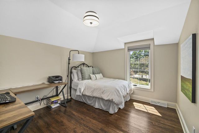 134 E Trillium COURT, Mequon, WI 53092