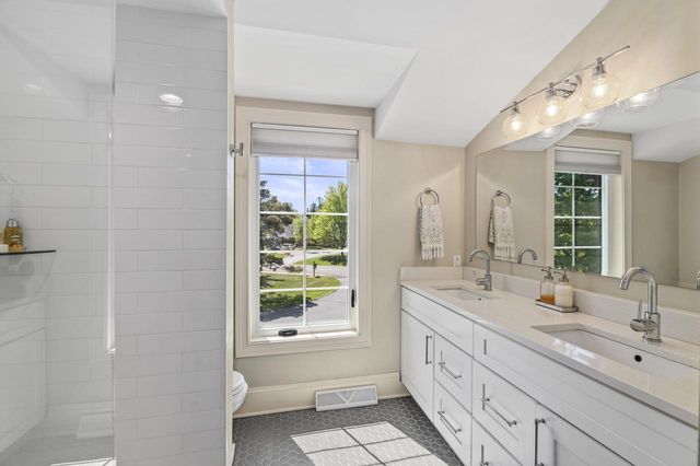 134 E Trillium COURT, Mequon, WI 53092
