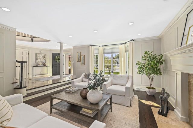 134 E Trillium COURT, Mequon, WI 53092