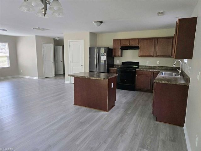 4586 Sun Valley Lane, Kernersville, NC 27284