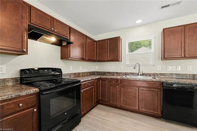 4586 Sun Valley Lane, Kernersville, NC 27284