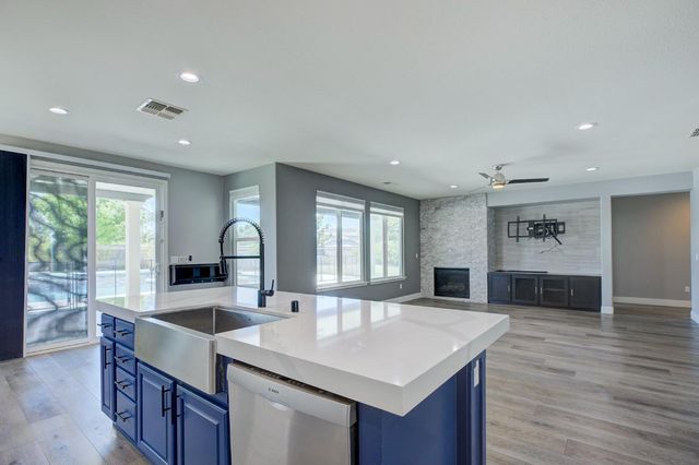 2272 Hartland Cir, Roseville, CA 95747